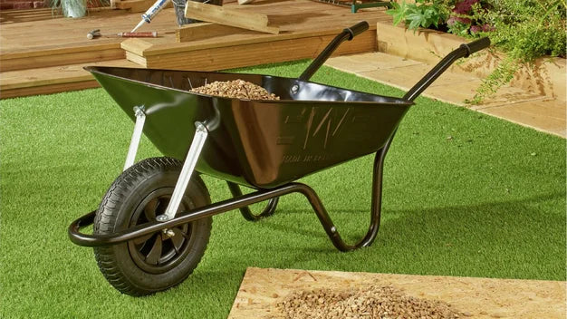 How to use a wheelbarrow in the garden